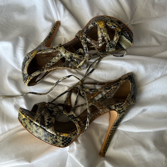 Moda Spana Platforms - Picture 2 of 3